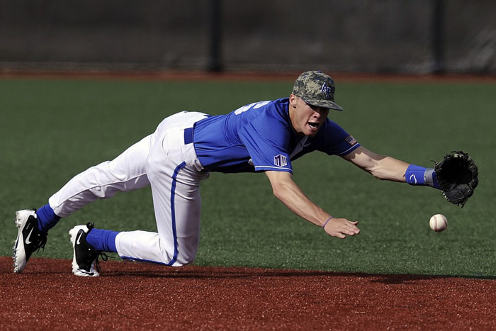 baseball dive